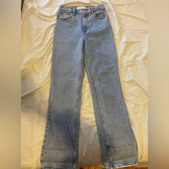 Abercrombie & Fitch Denim - Abercrombie & Fitch 90s Straight Ultra High Rise Jeans